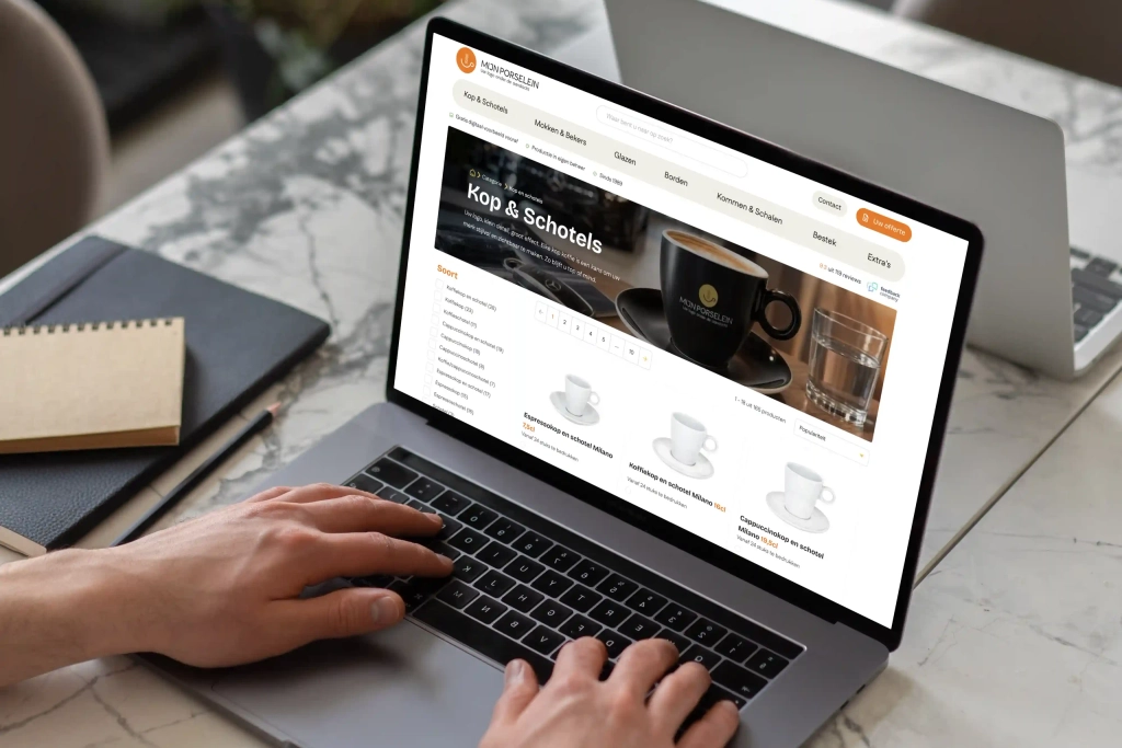 Categoriepagina Kop en Schotels van MijnPorselein op een laptop