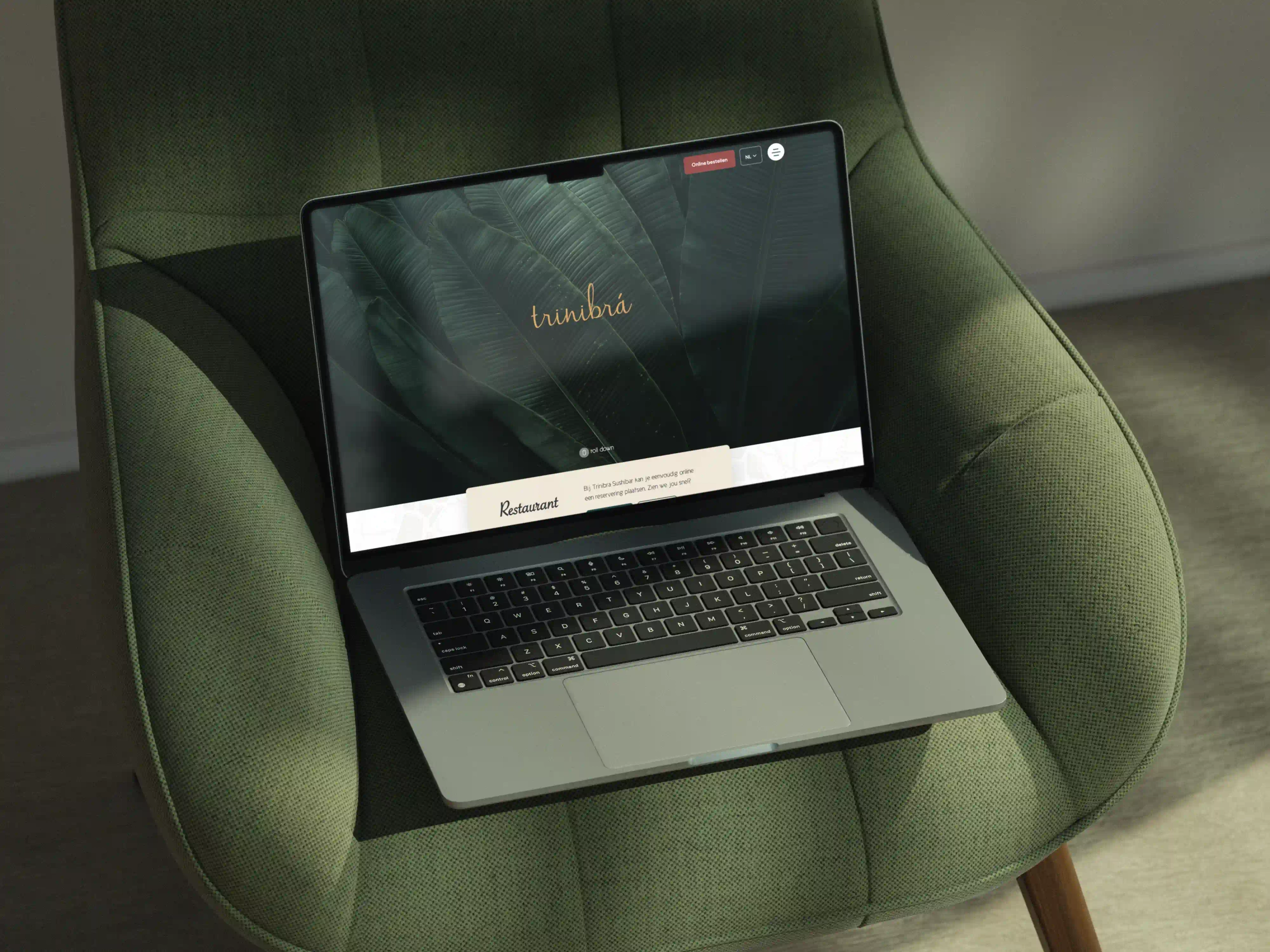Homepage van sushibar Trinibra op een laptop, gebouwd als headless website