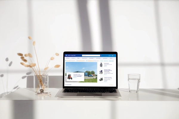 Homepage van Totale Zorgwinkel op een laptop na de webshop optimalisatie
