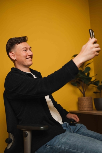 Overleg over vervolgstappen, doorontwikkeling van een urenregistratie app