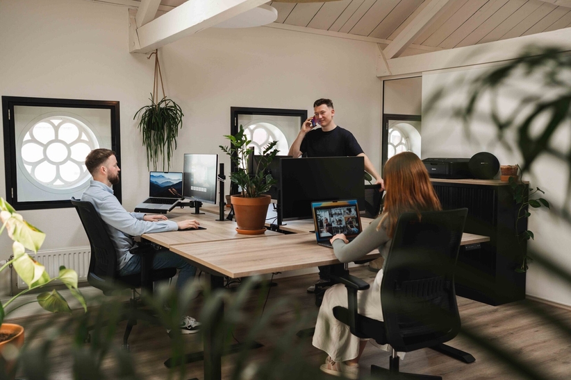 Overleg over een digitale planning op kantoor, planningssoftware op maat voor jouw team